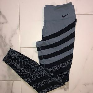 Nike Gray/Black Printed Drifit Leggings size L